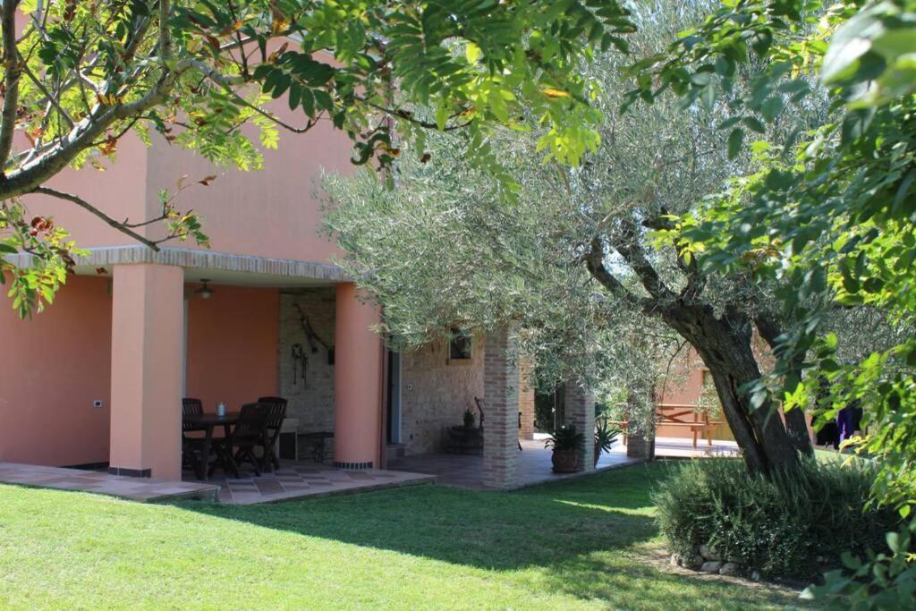Casa Kikenda, Viaggio Nella Natura Treia Dış mekan fotoğraf